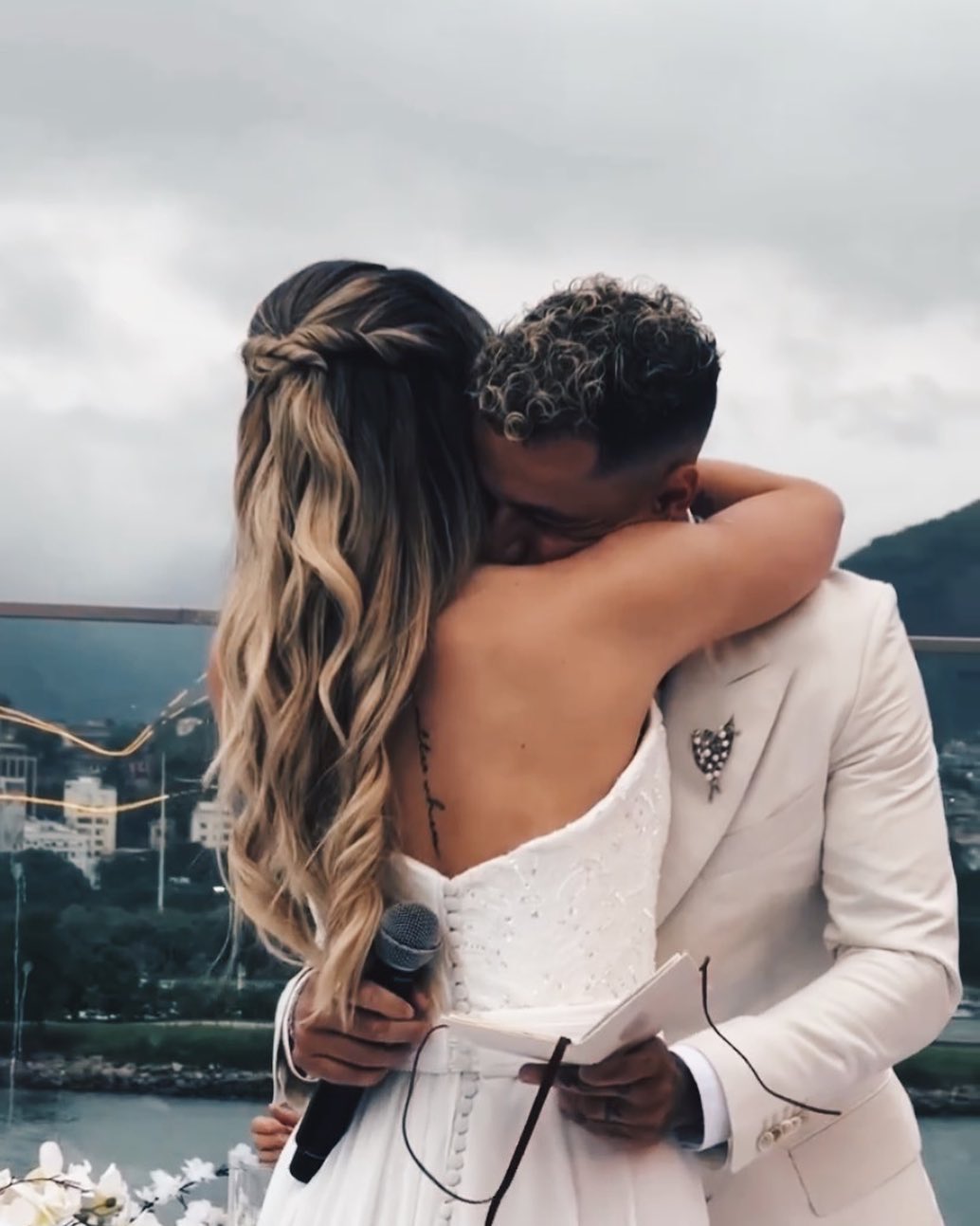 Renovação de votos de Philippe Coutinho e Ainê ocorreu no Rio de Janeiro