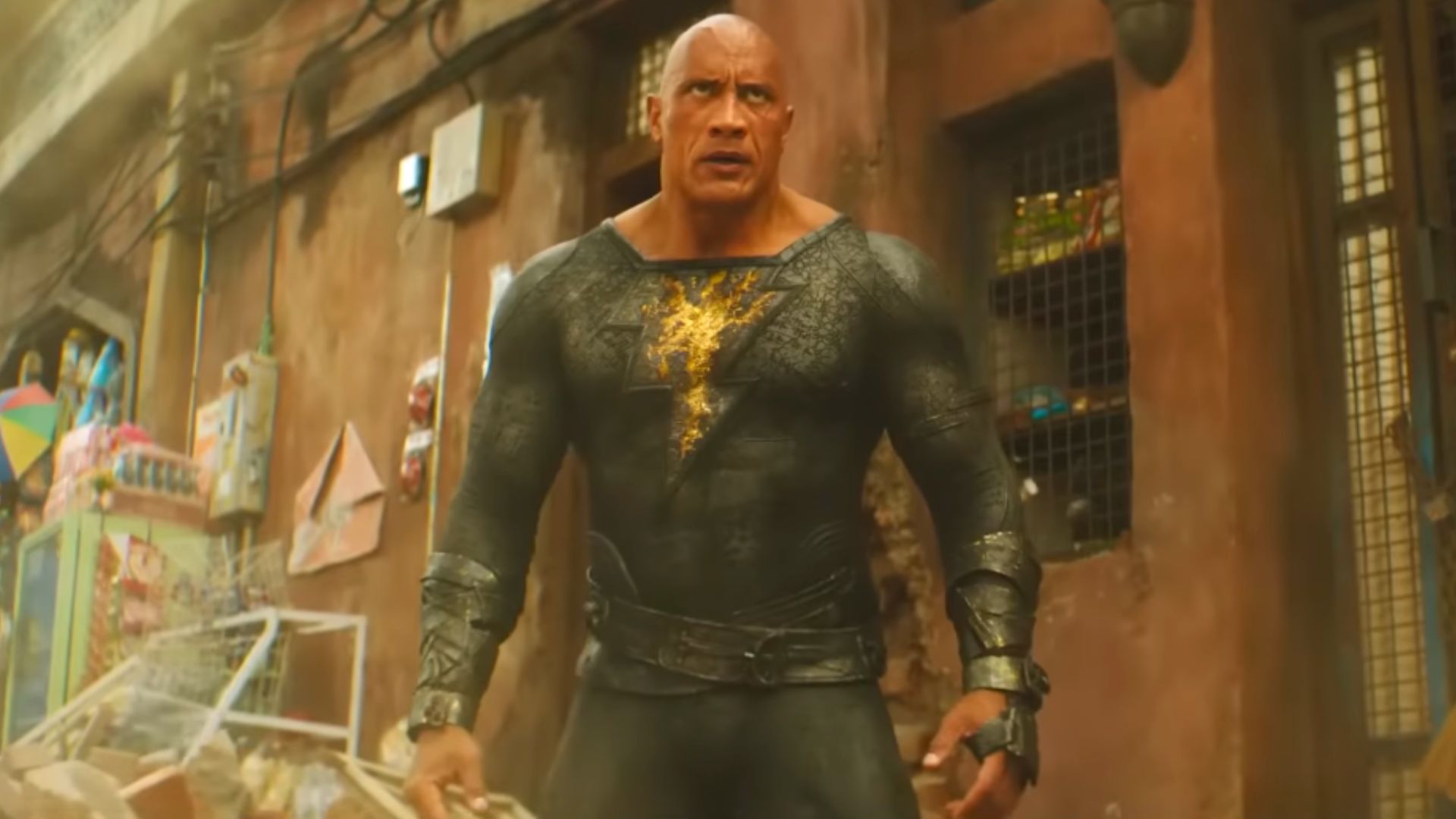 Dwayne Johnson como Black Adam.