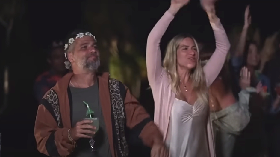 Bless soltou a voz em uma festa no rancho da família, e os pais ficaram emocionados