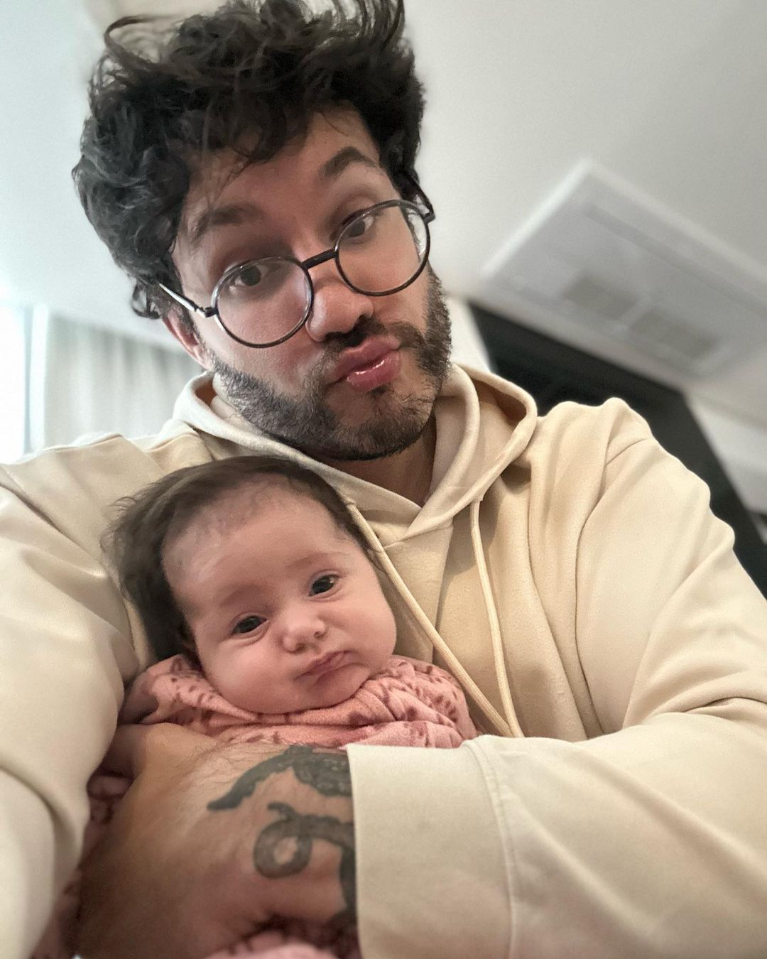 Eliezer e a filha, Lua