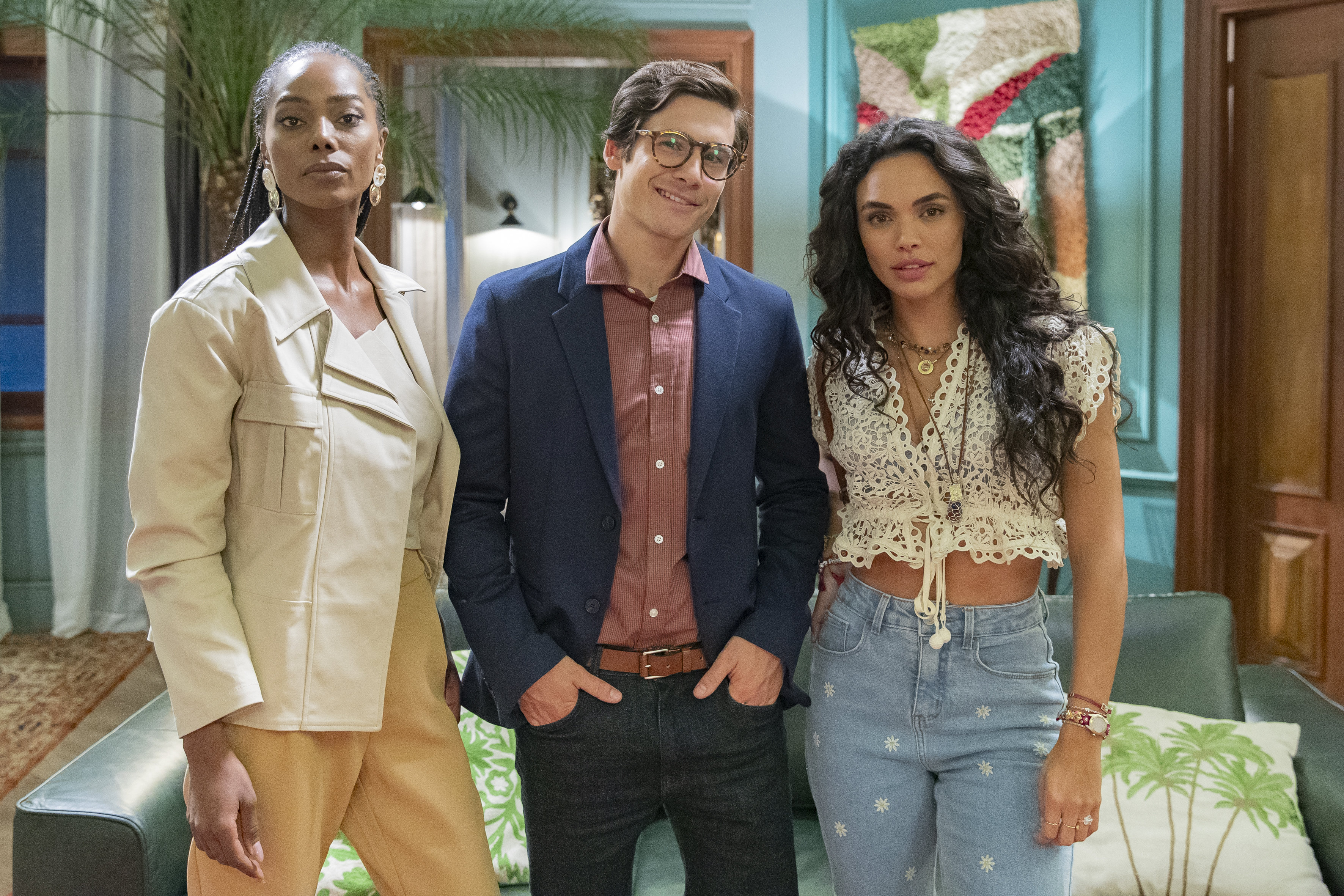 Olívia (Jessica Córes), Miguel (Nicolas Prattes) e Luna (Giovana Cordeiro)