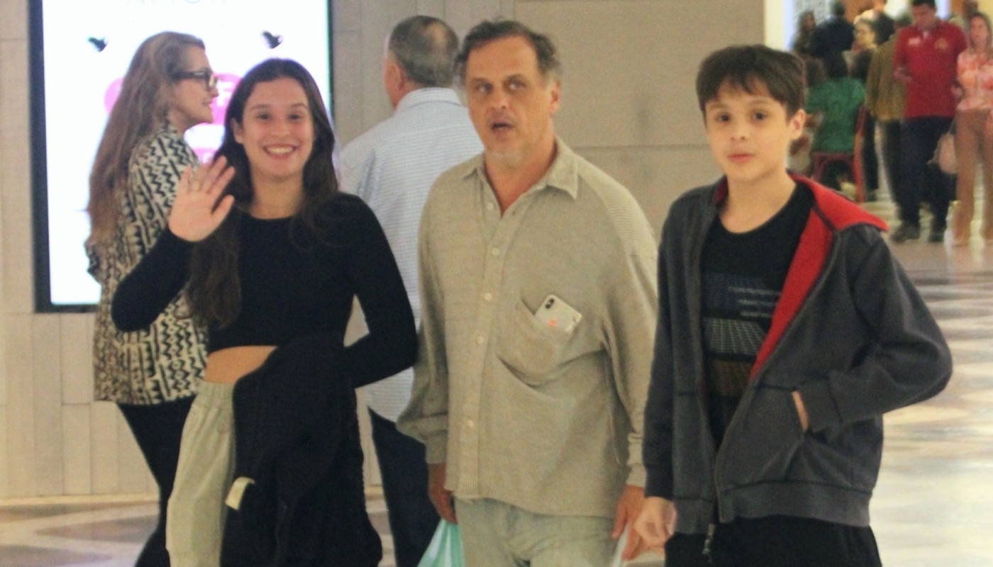 Guilherme Fontes com os filhos, Carolina e Carlos, em 2022