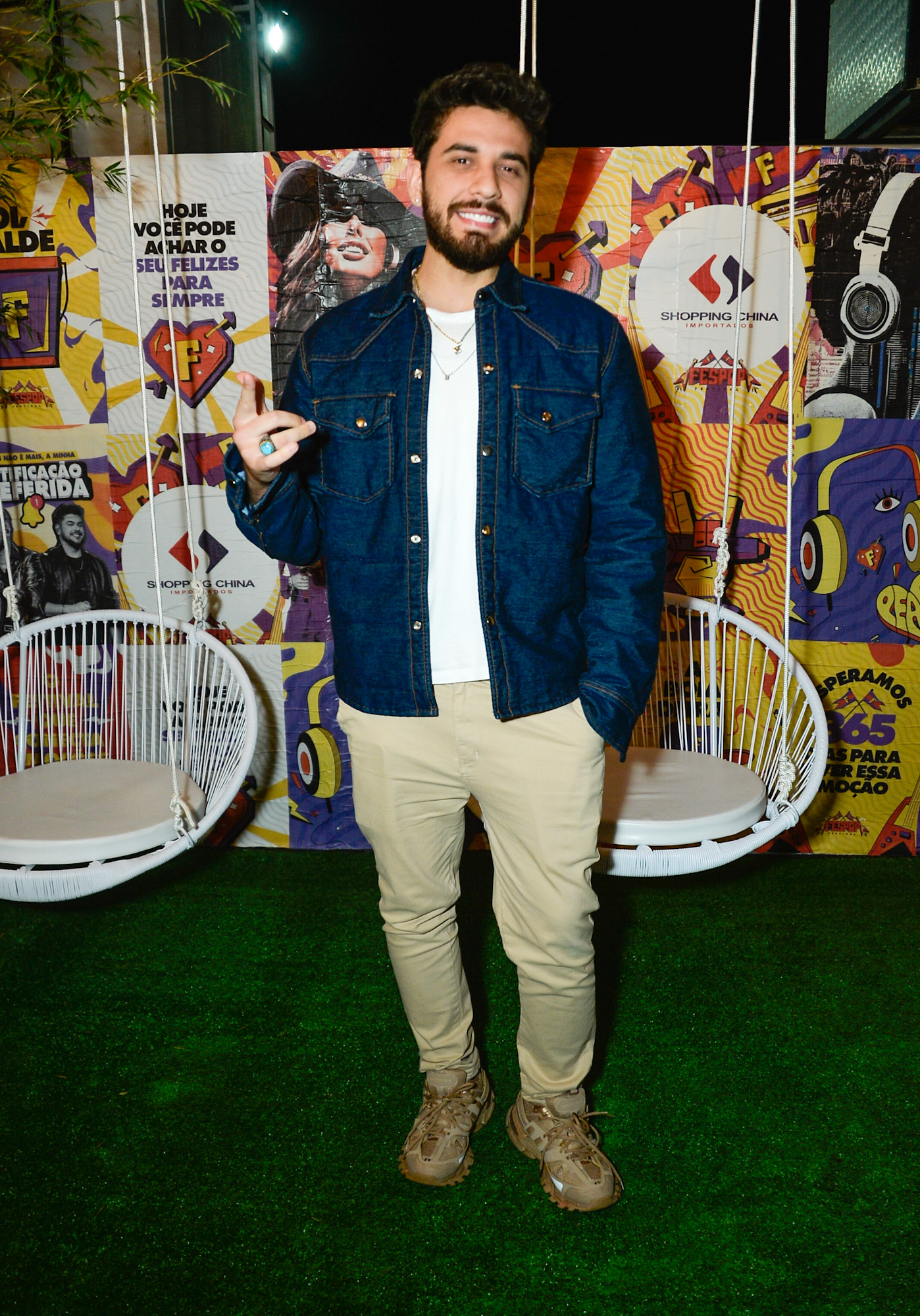 Gustavo Mioto na gravação do DVD de Ana Castela, no Paraná