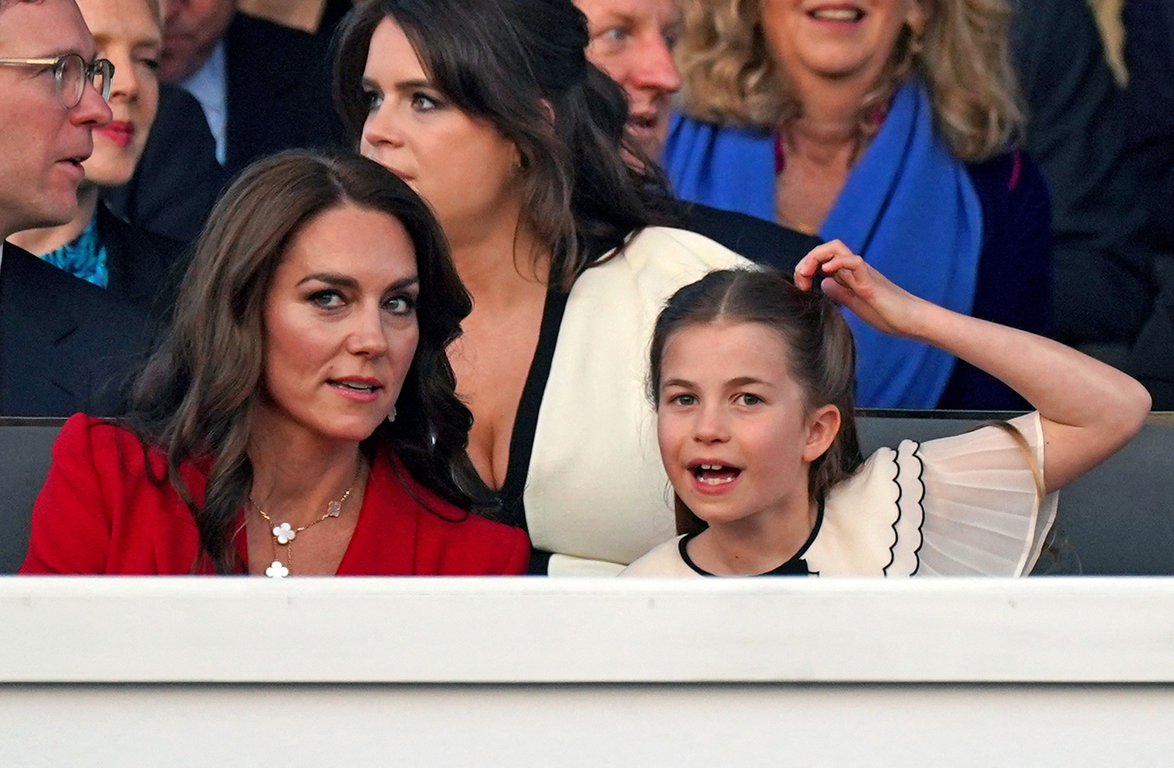 Kate Middleton, a duquesa de Cambridge, e a filha, princesa Charlotte