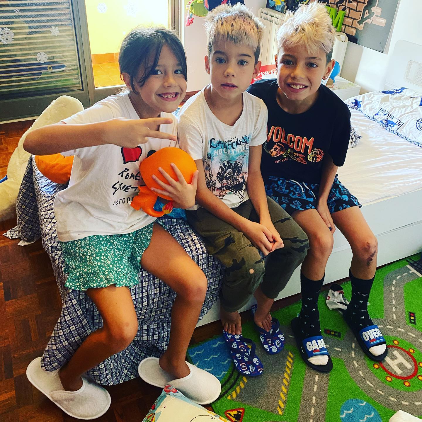 Liz, Bem e Dom, filhos de Luana Piovani e Pedro Scooby