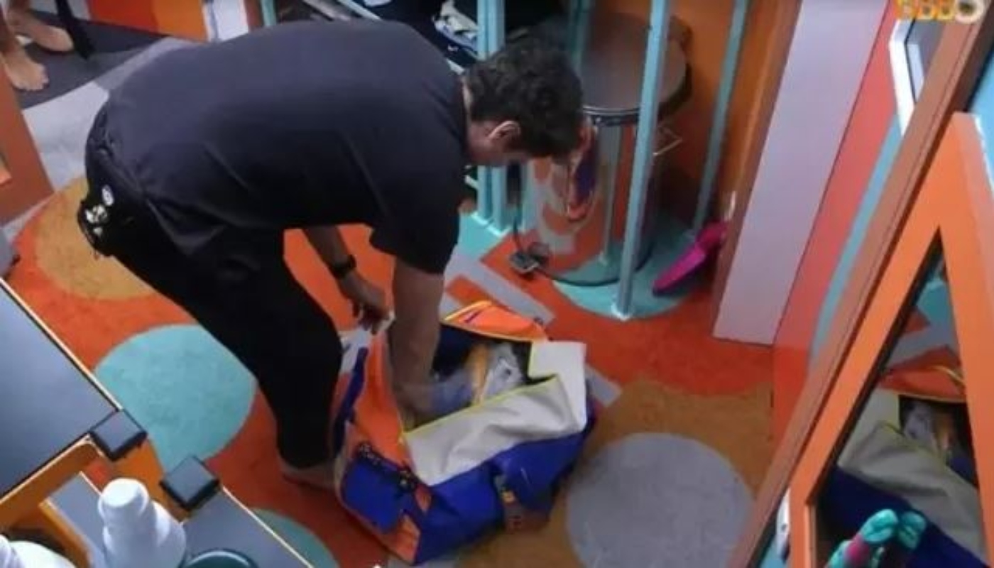 Lucas devolvendo produtos que pegou no BBB22