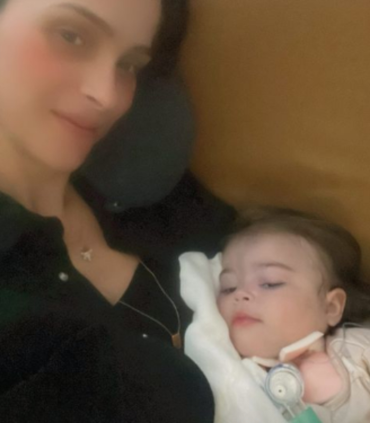 Maria Guilhermina com a mãe, Leticia Cazarré