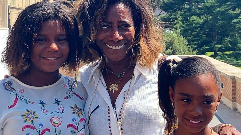 Maria e Laura, filhas de Glória Maria, demonstraram muita sabedoria após a morte da mãe