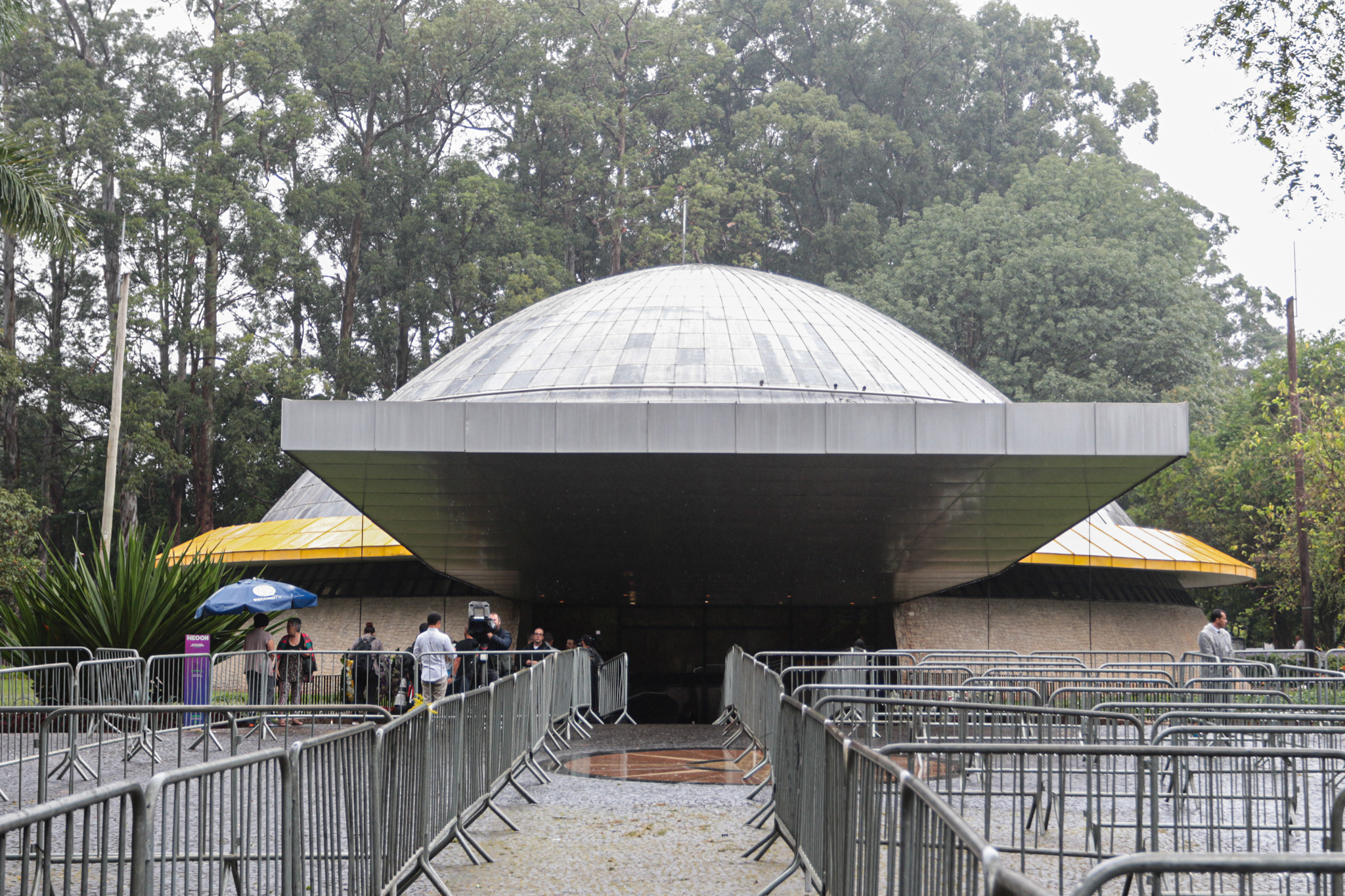 Planetário de SP, no parque do Ibirapuera, recebe velório de Rita Lee