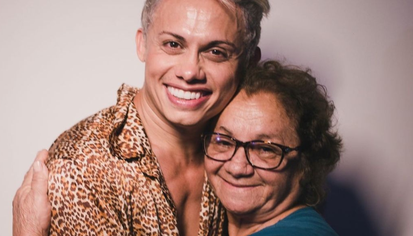 Silvero Pereira com a mãe