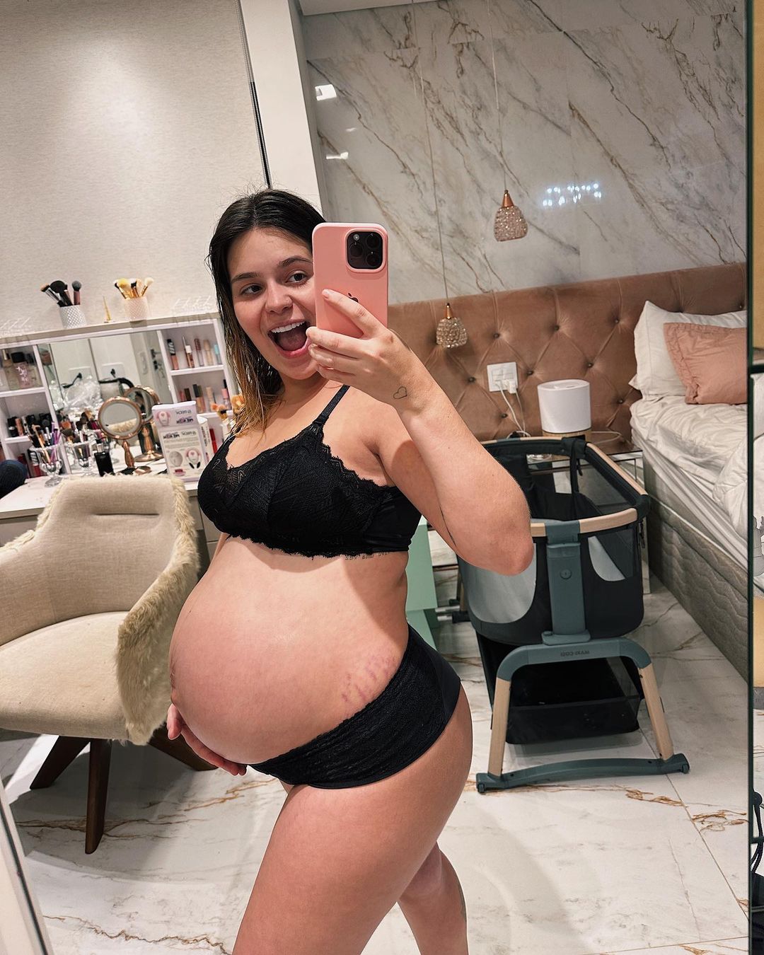 Viih Tube chegou a ser hospitalizada devido a críticas recebidas pelo casal