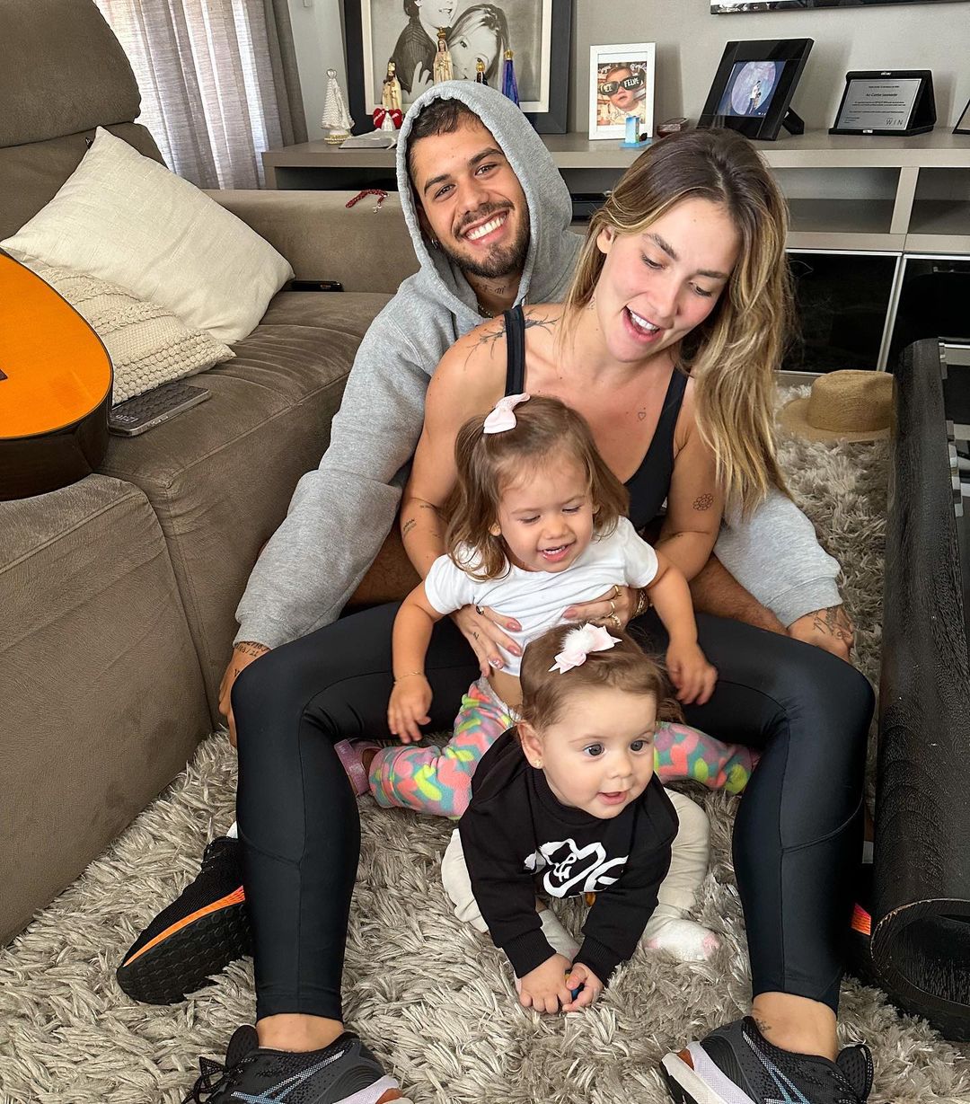 Zé Felipe com a esposa, Virginia, e as filhas, Maria Alice e Maria Flor