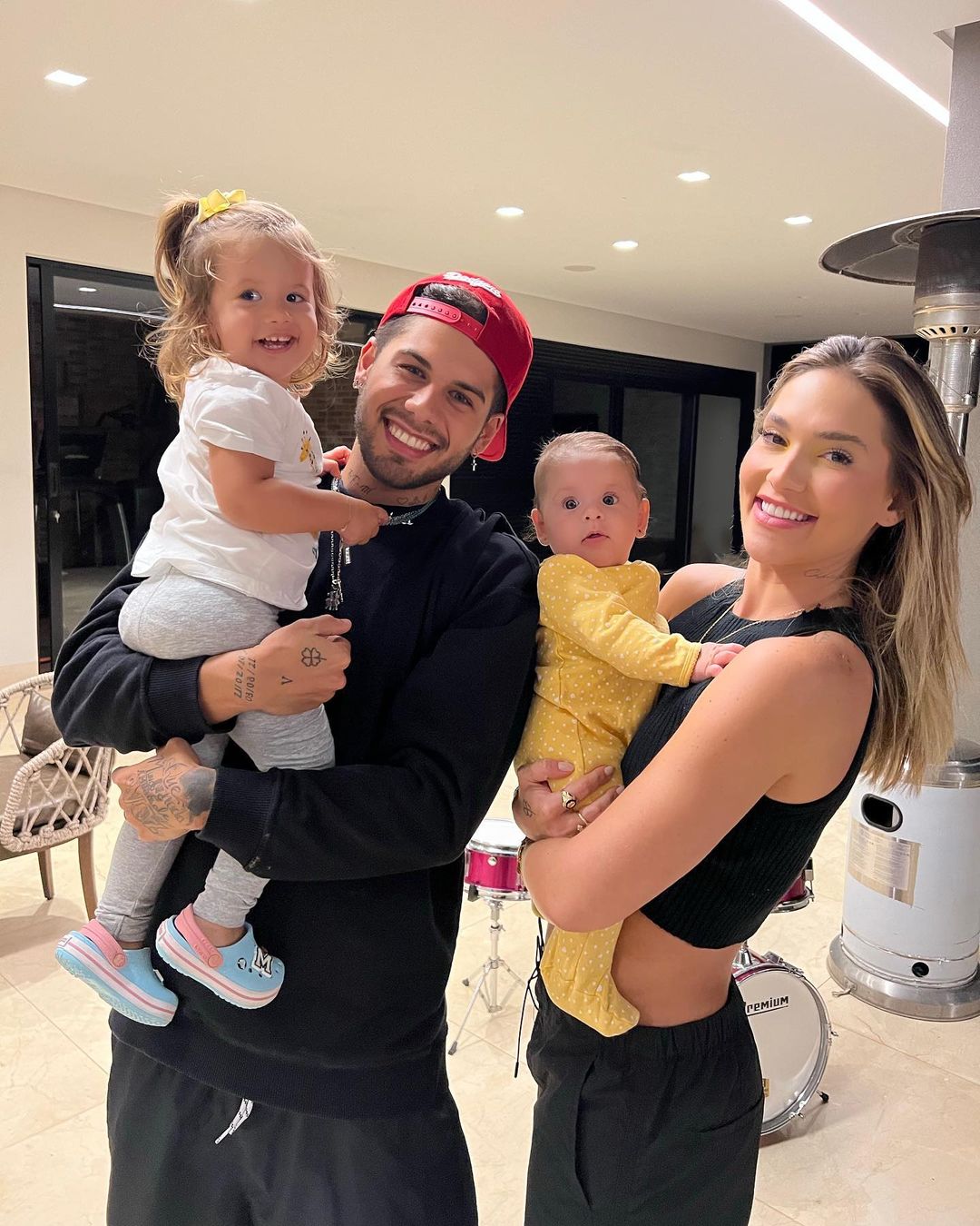 Zé Felipe e Virginia com as filhas, Maria Alice e Maria Flor