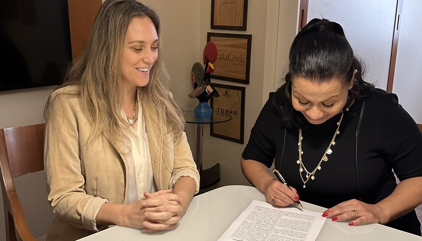 Malu Miranda, head de Originais da Amazon Studios no Brasil, e Ruth Dias, mãe de Marília Mendonça