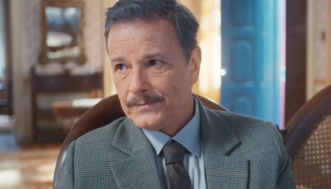 Eugênio (Marcello Novaes) em