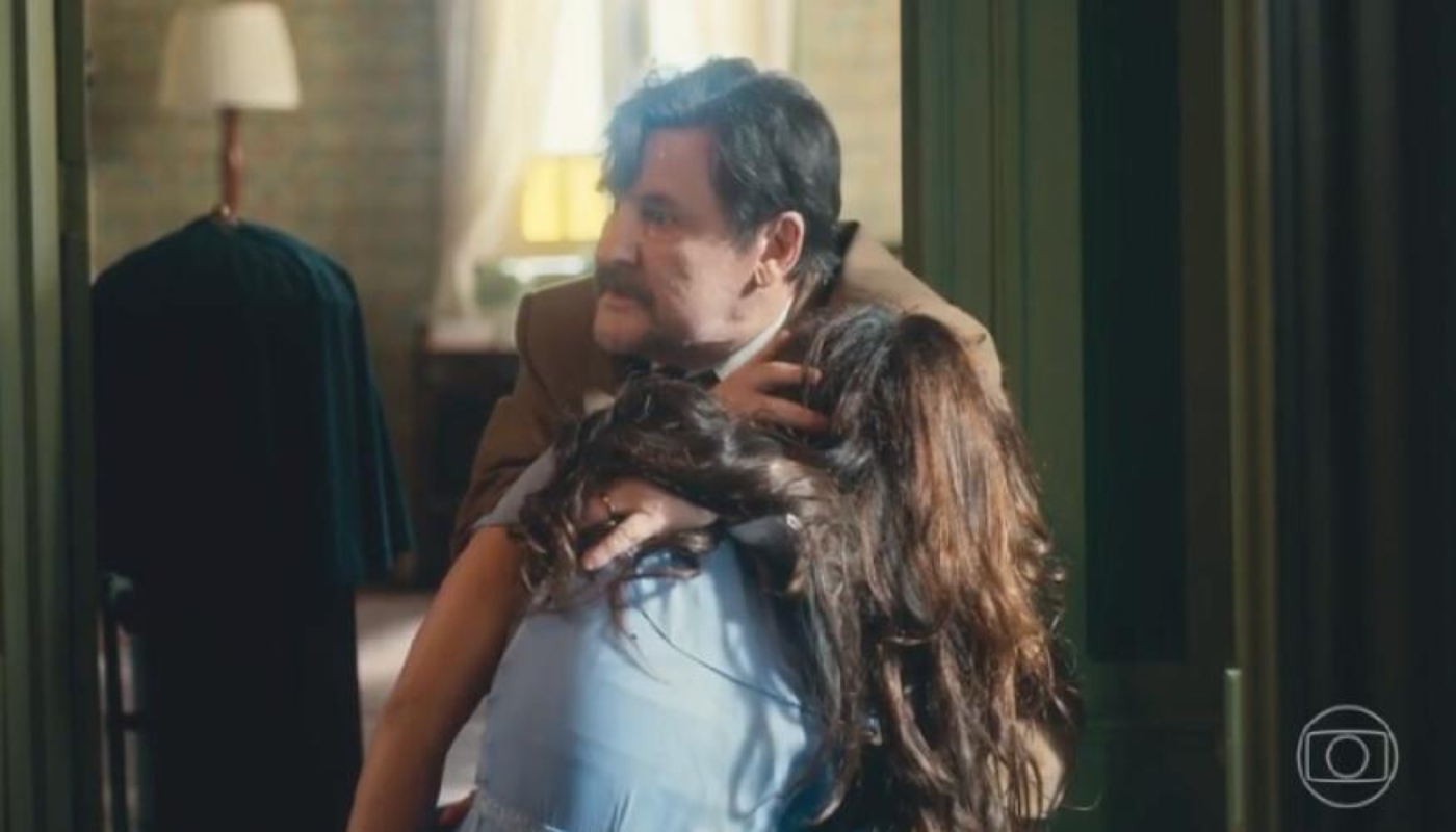 Matias (Antonio Calloni) se desespera com morte de Elisa (Larissa Manoela) na novela das 18h