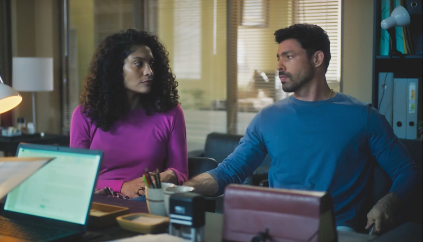 Aline (Bárbara Reis) e Caio (Cauã Reymond) em