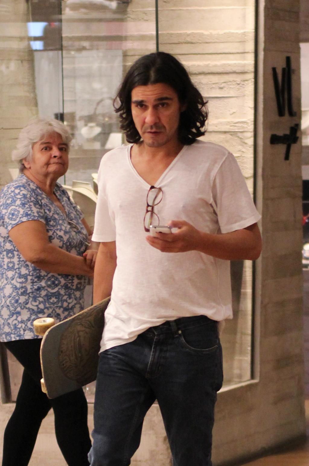 Ator André Gonçalves é um dos participantes do reality show