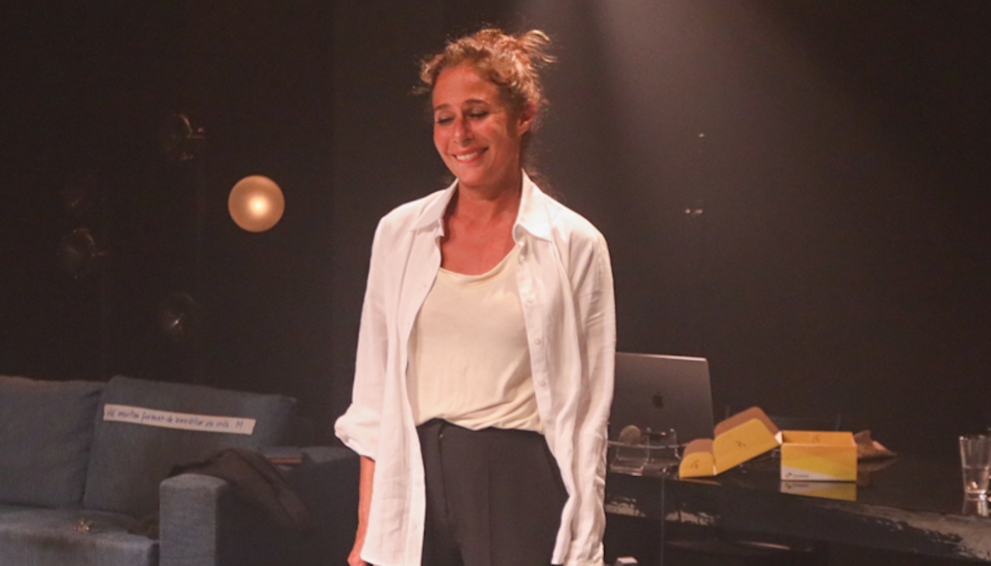 Andréa Beltrão com o filho Chico em nova peça