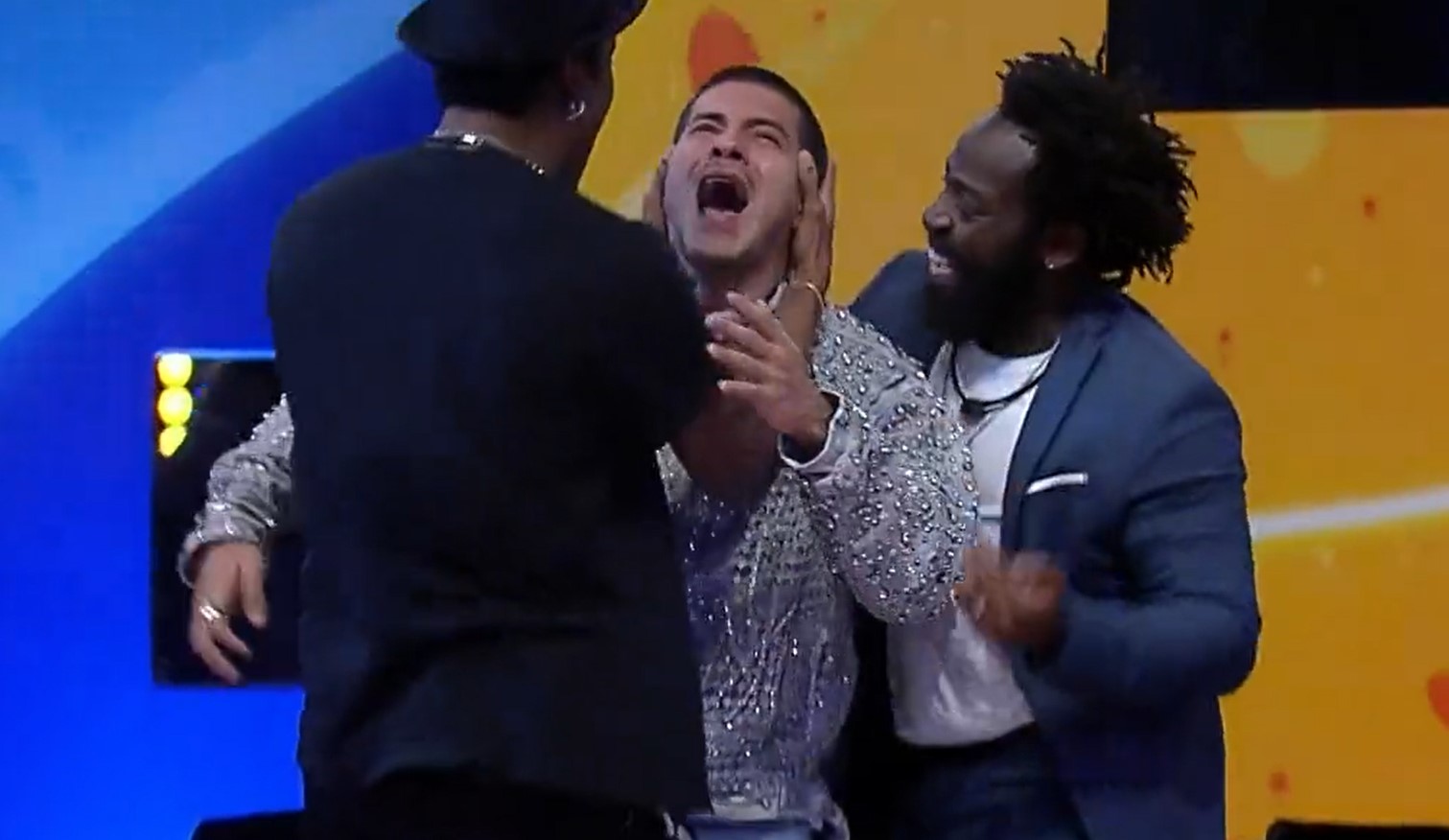Arthur Aguiar chora ao descobrir que é o campeão do BBB22