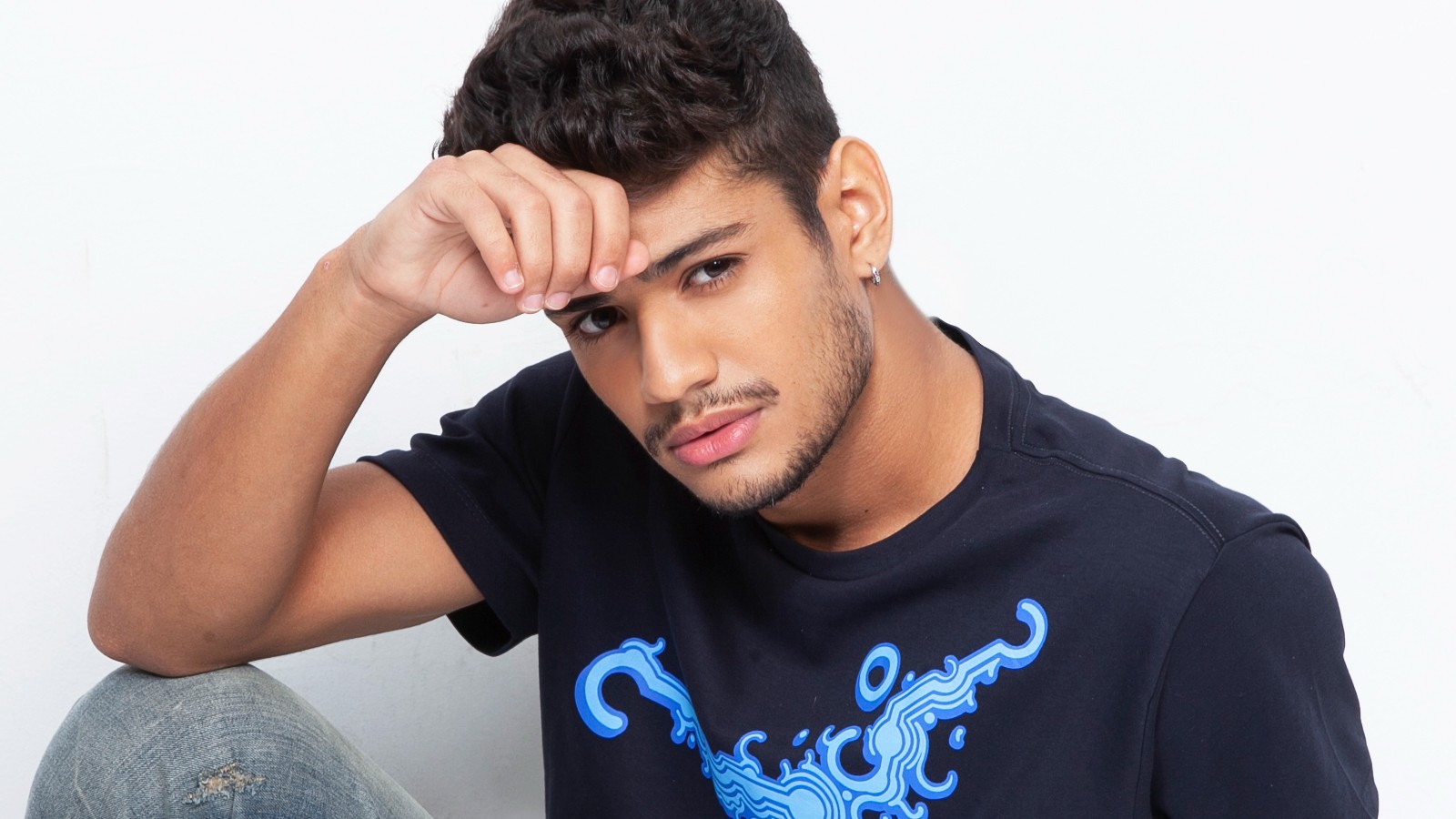 Gabriel Santana é Renato em