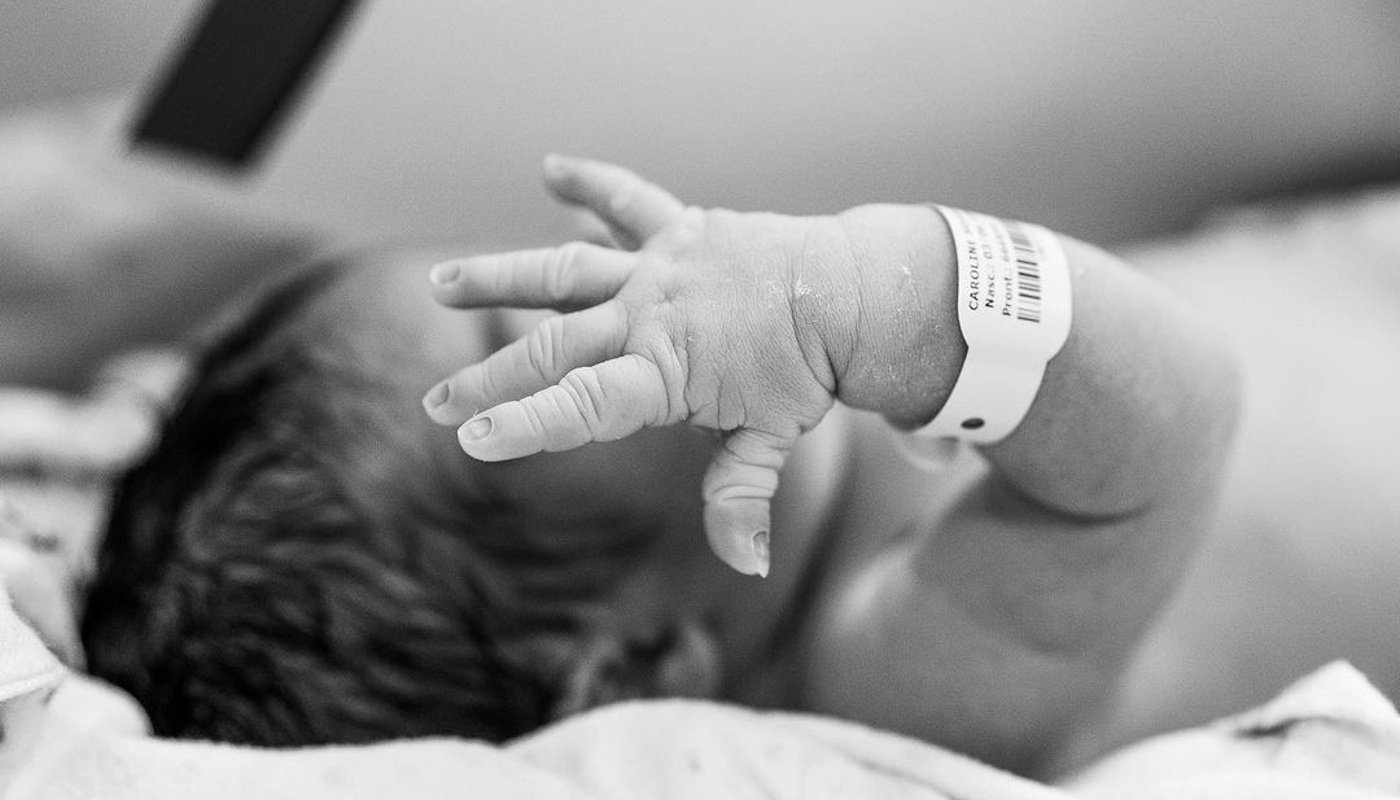 Carol Macedo compartilhou a primeira foto do bebê no Instagram