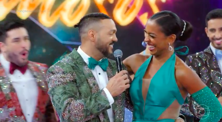 Belo se aproximou muito de Camila no programa