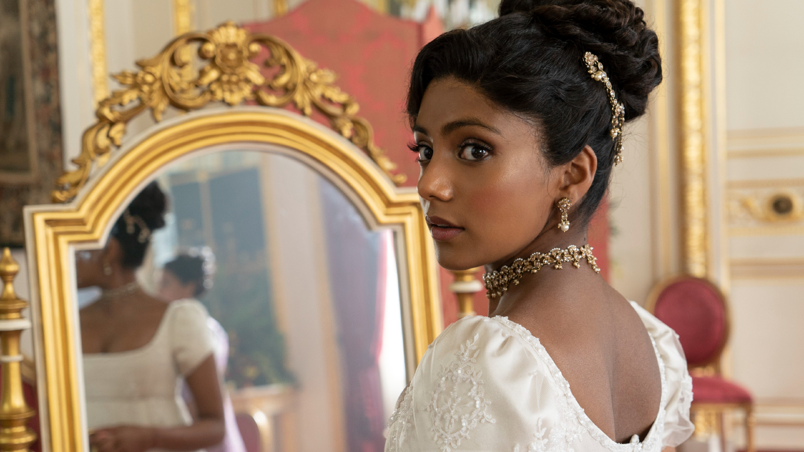Edwina Sharma (Charithra Chandran) em