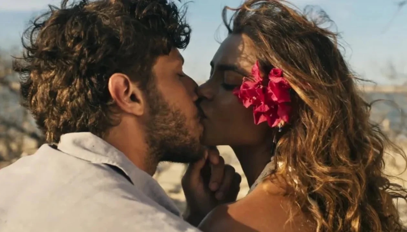 Chay Suede e Lucy Ramos como par romântico em