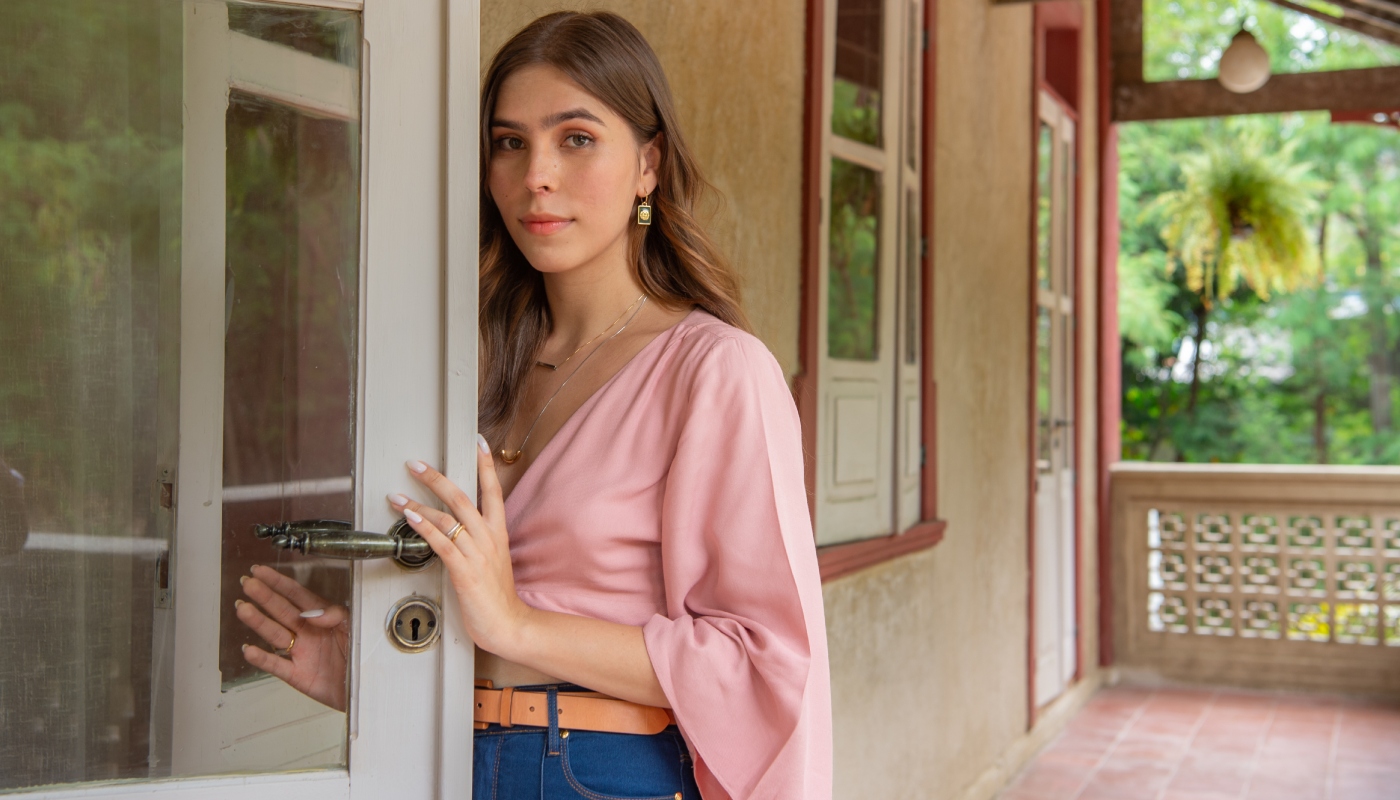 Gabriela Medeiros como Buba em