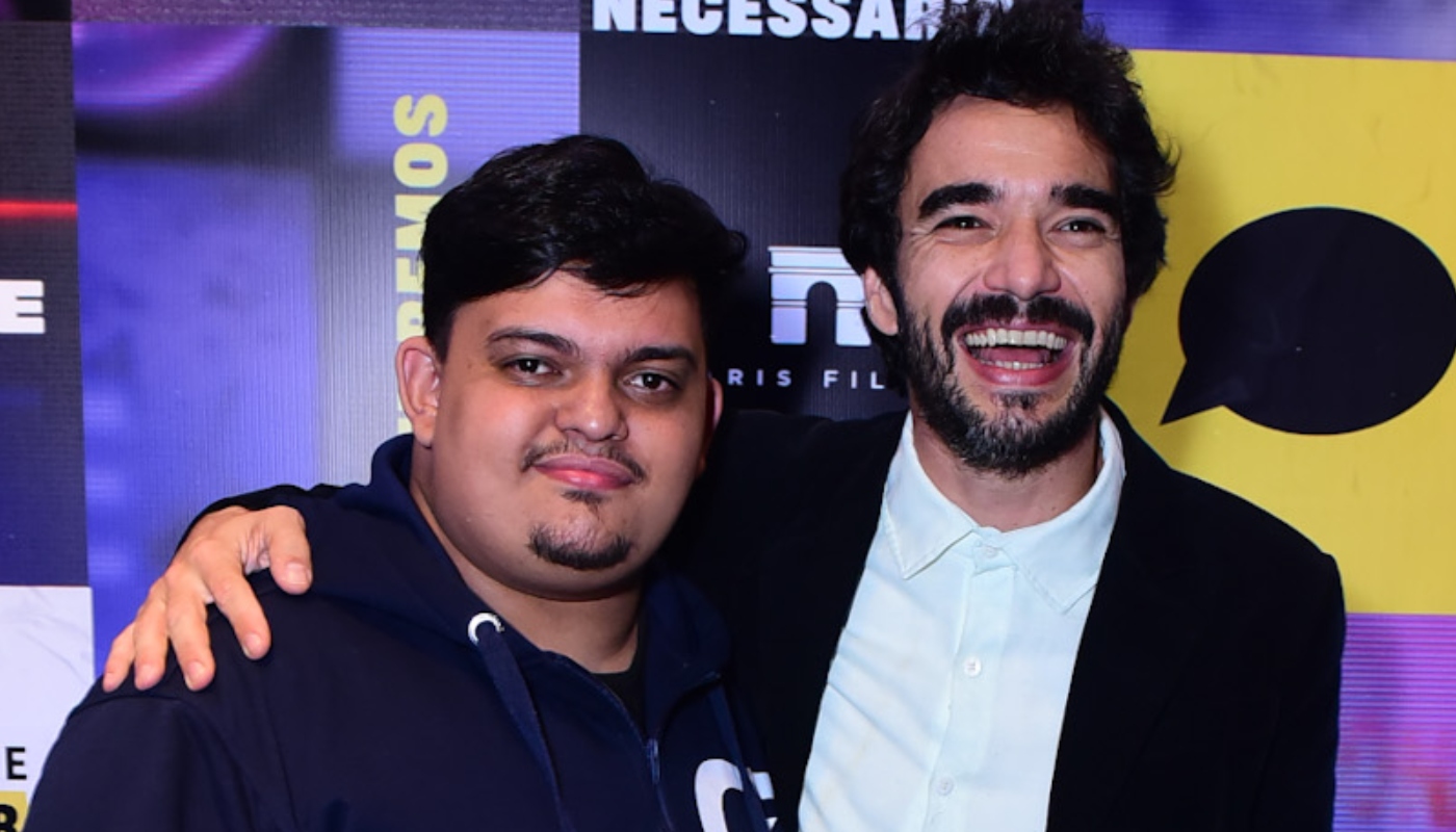 Caio Blat ao lado do filho Antônio