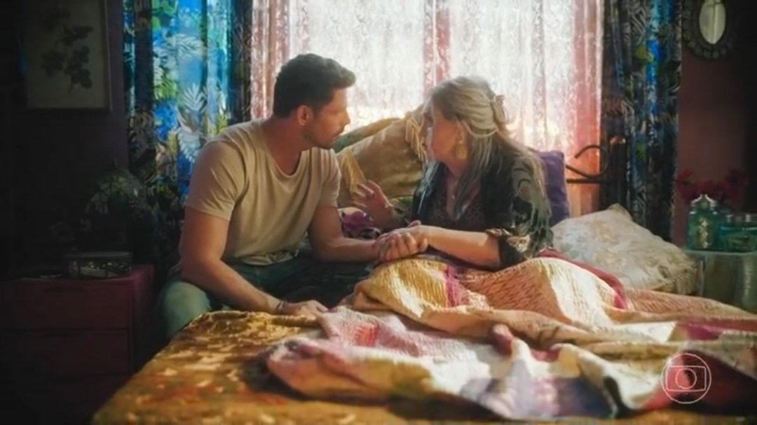 Caio (Cauã Reymond) e Cândida (Susana Vieira)