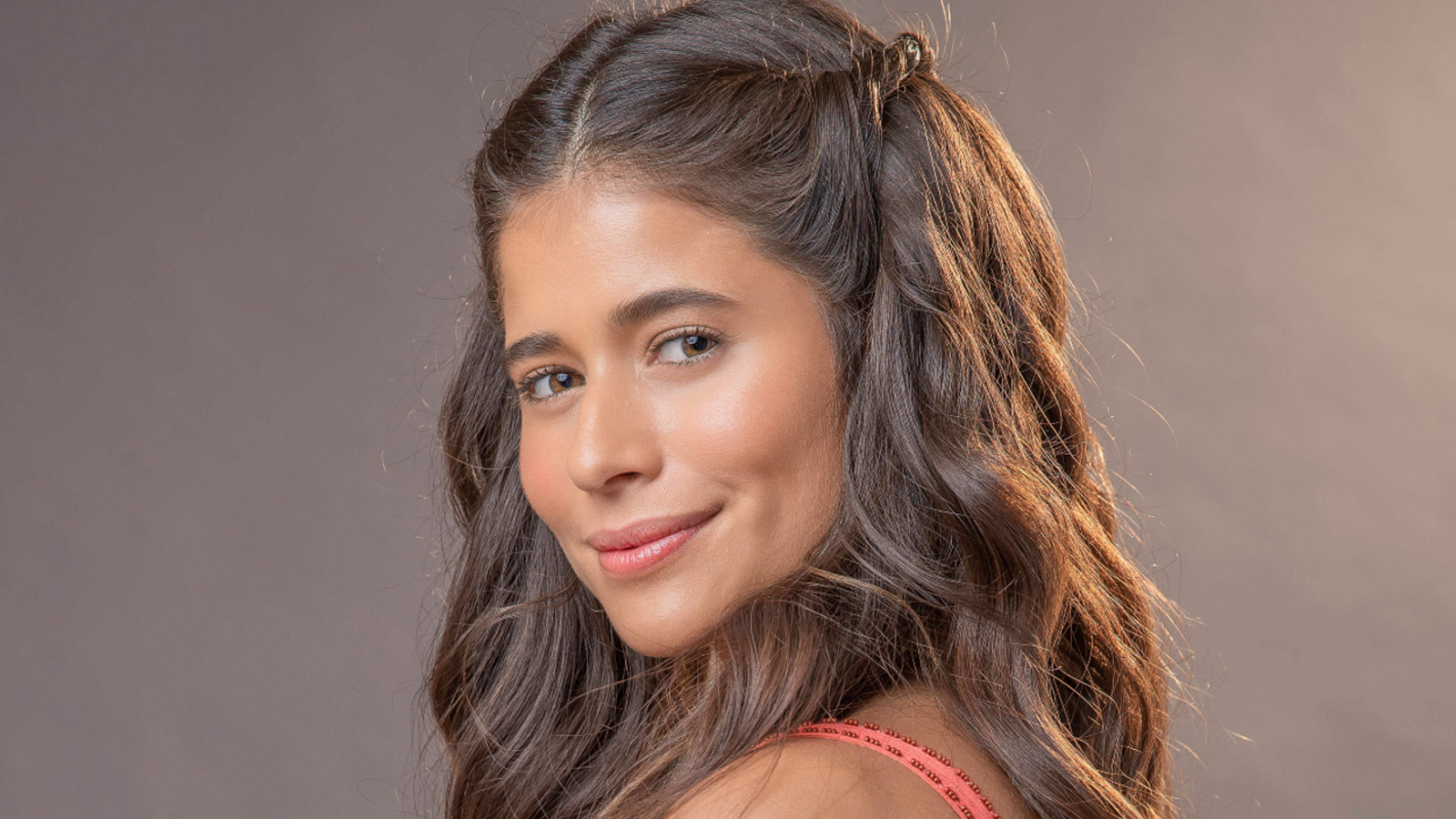 Candoca (Isadora Cruz) em