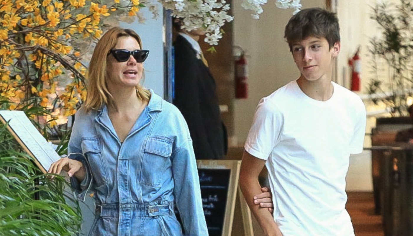 Carol Dieckmann em flagra ao lado dos filhos