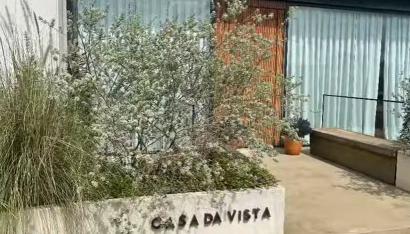 Frente da casa da campo de Marcos Mion