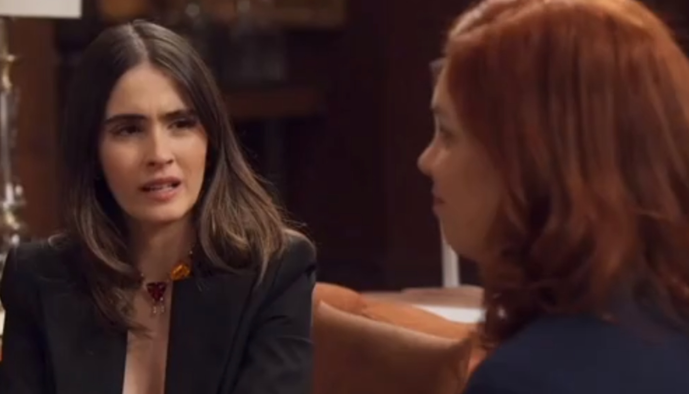 Cris (Valentina Herszage) e Helena (Isabel Teixeira) em