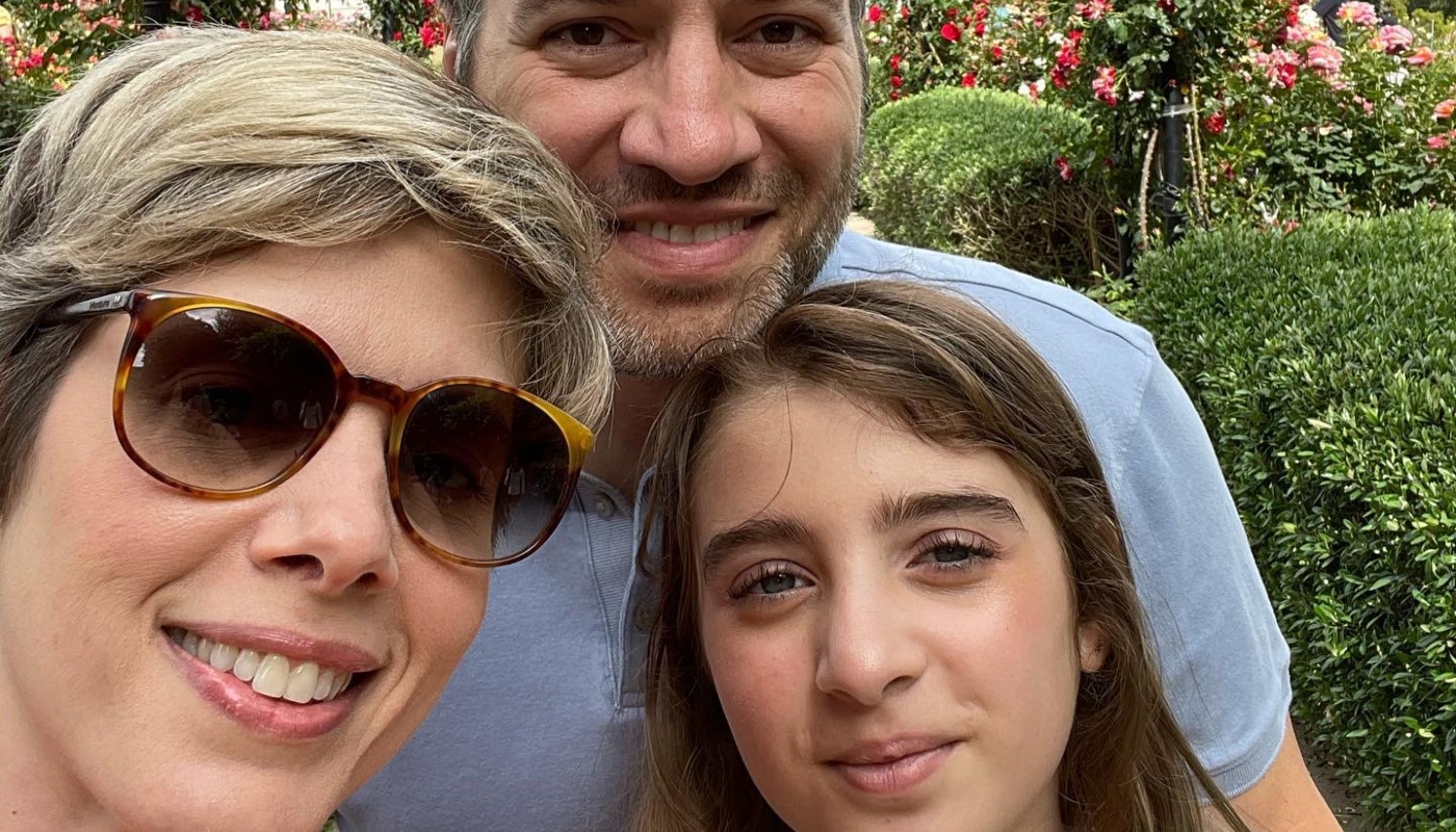 Dani Valente com o marido, Christiano Cochrane, e a filha, Valentina