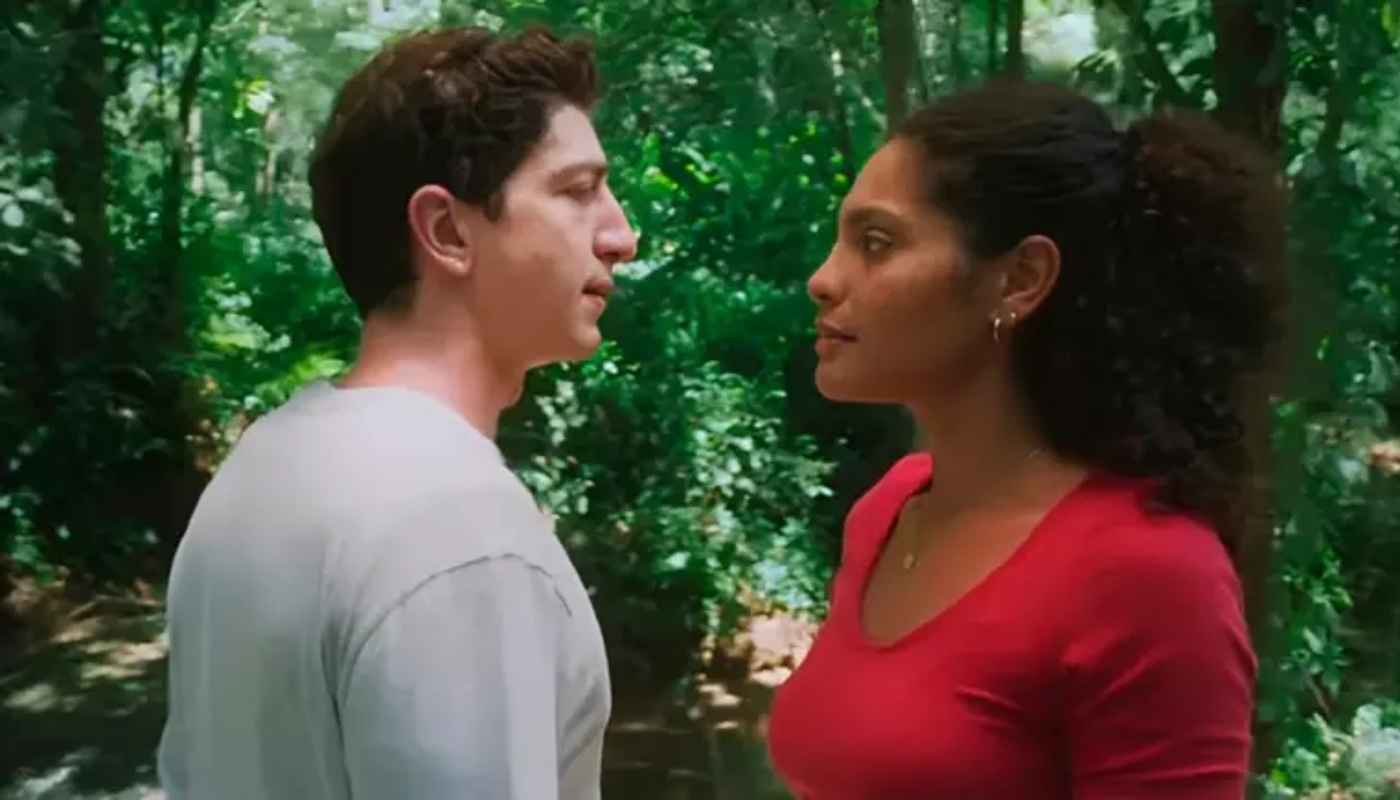 Daniel (Johnny Massaro) e Aline (Barbara Reis) em