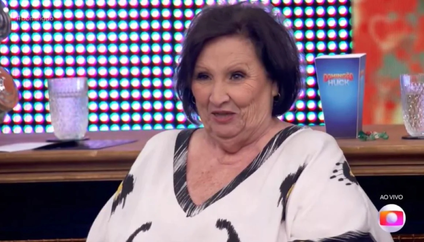 Déa Lúcia faz pergunta sobre intimidade de Ronaldo no
