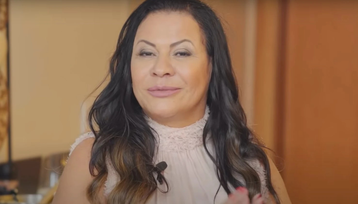 Dona Ruth em estreia no canal do YouTube