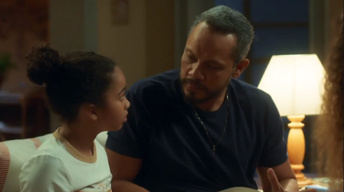 Duda (Manu Estevão) e Carlão (Che Moaes)