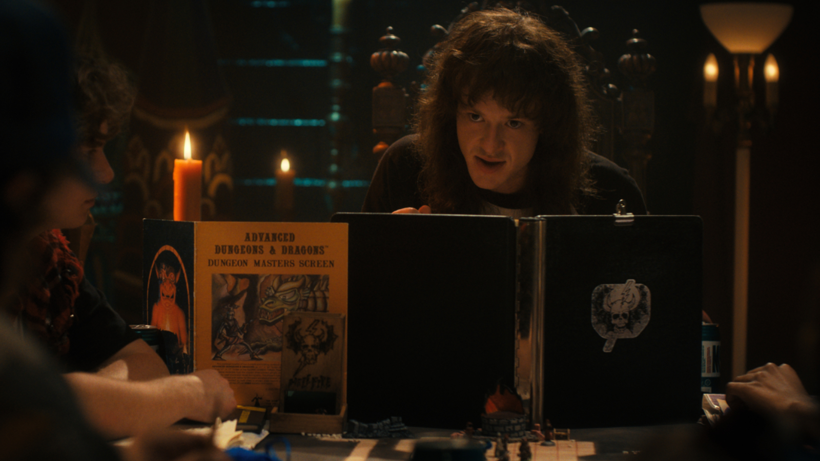 Eddie (Joseph Quinn) em