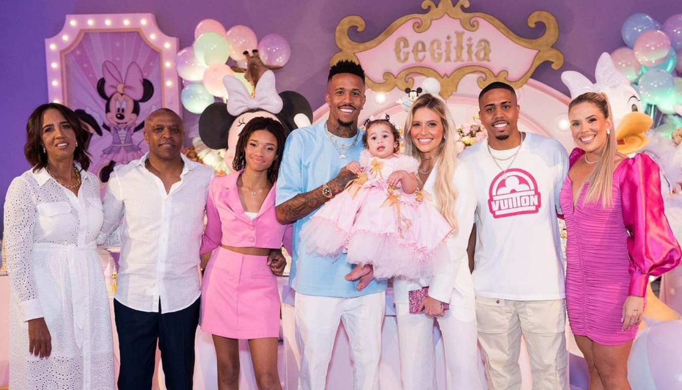 Éder Militão, Cássia Lourenço, Cecília e a família do jogador