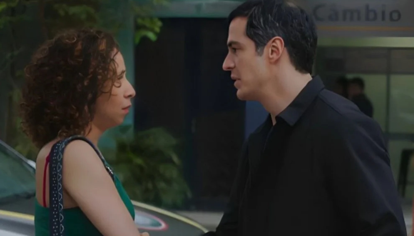 Adriana (Thalita Carauta) e Jonas (Mateus Solano) em