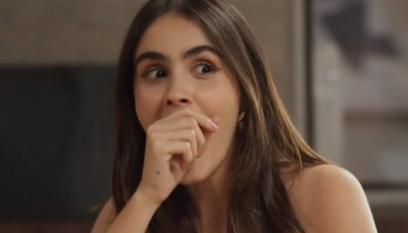 Cris (Valentina Herszage) em