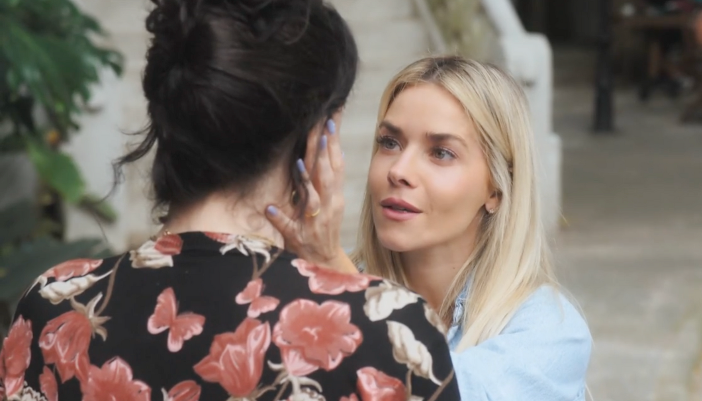 Renée (Maria Clara Spinelli) e Érica (Monique Alfradique) em