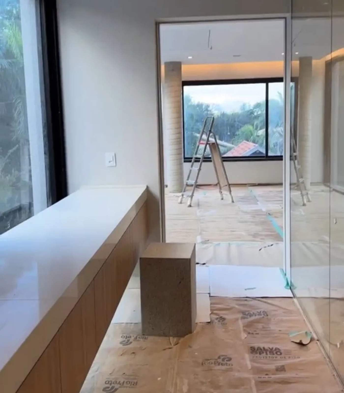 Detalhes da mansão de Bárbara Evans em reforma