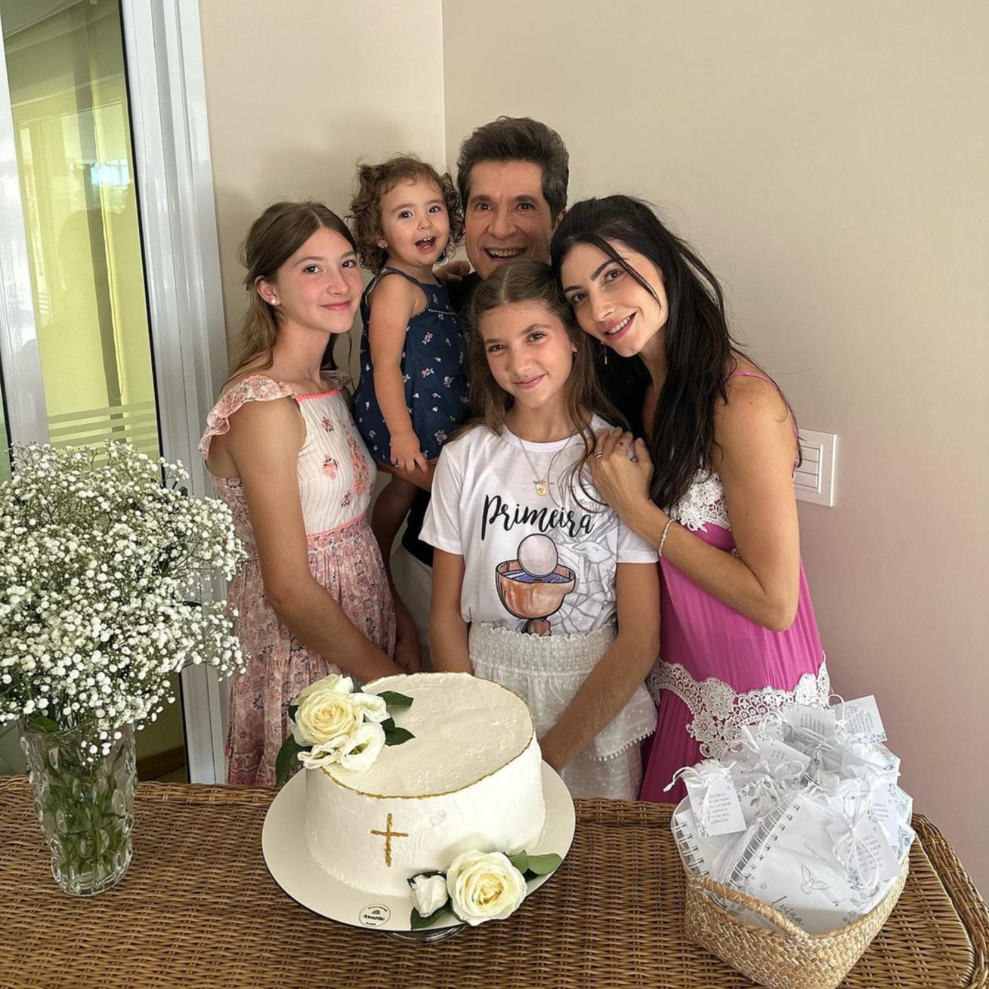 Luiza, filha de Daniel e Aline de Pádua, em sua primeira comunhão