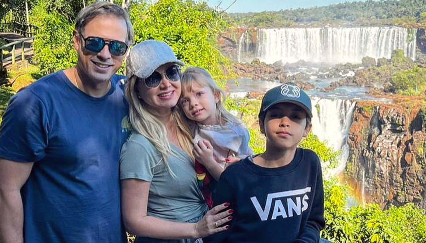 Eliana com o marido, Adriano Ricco, e os dois filhos, Manuela e Arthur