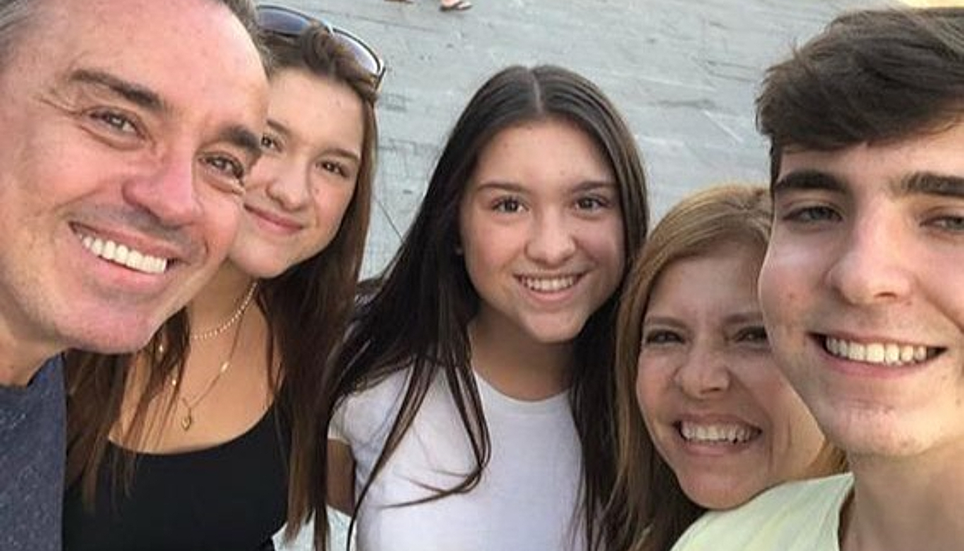 Gugu Liberato com os filhos e Rose Miriam